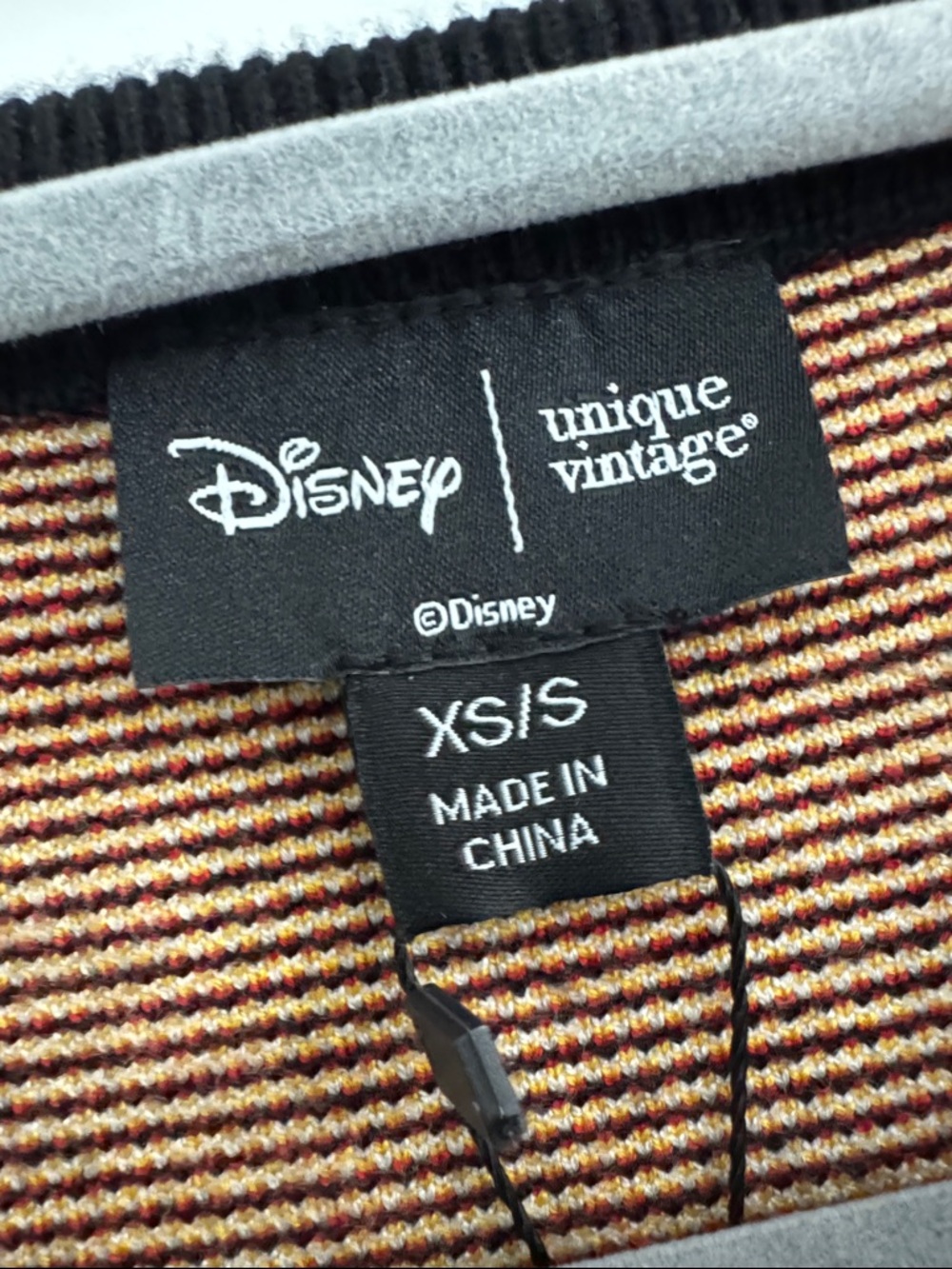 Disney/Unique Vintage Snow White Black Short-Sleeve Sweater NWT - Picture 2 of 5